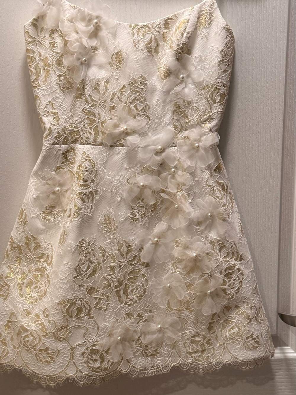 Helsi Nadine Embellished 3D Floral Mini Dress in white/Gold Size S Preloved - Picture 5 of 7